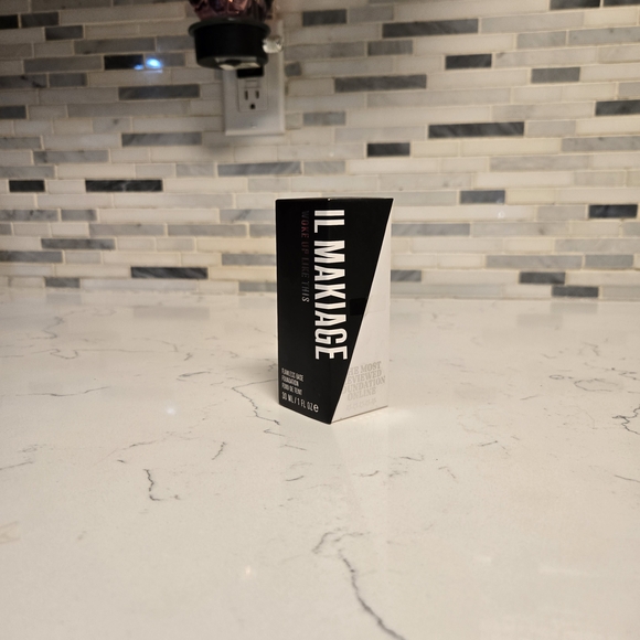 IL MAKIAGE 'Woke Up Like This' Foundation - Series 120 - Picture 2 of 7